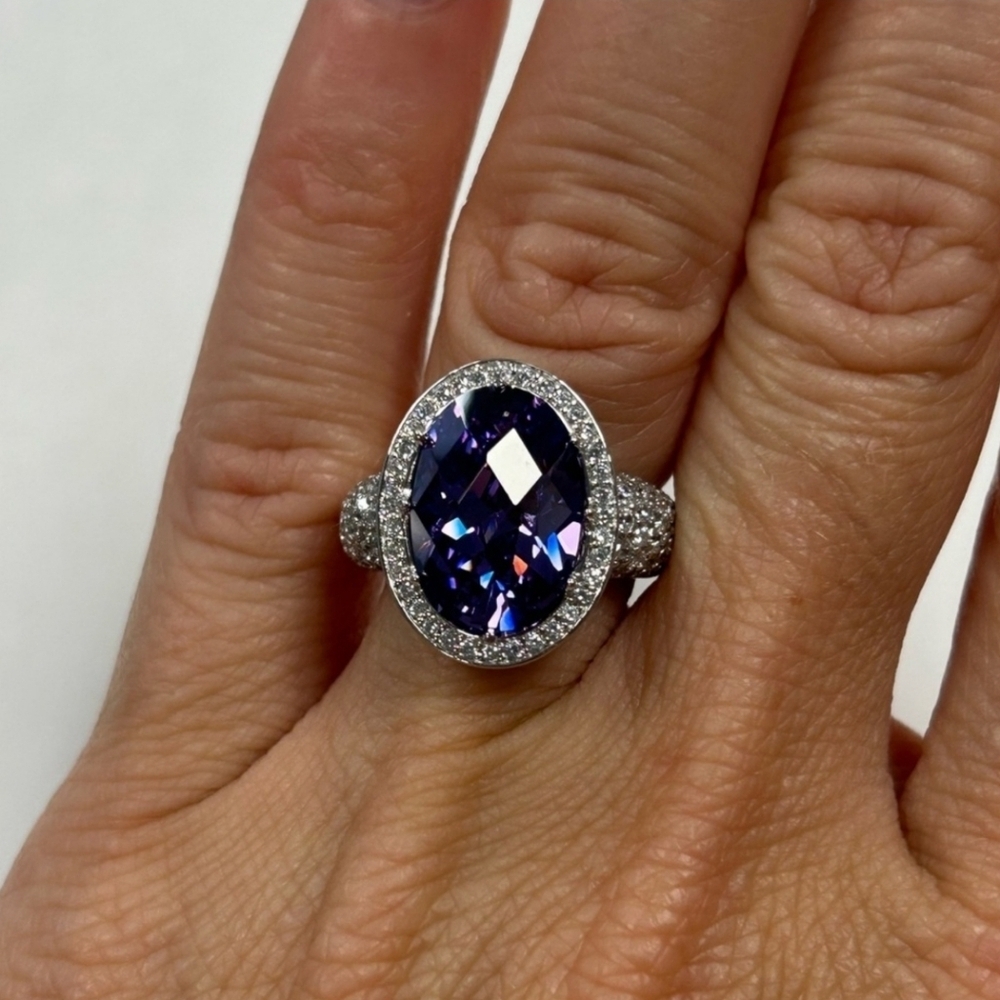 💜▪️Suzy Levian▪️ Sterling Silver Purple Cubic Zirconia Checkered Cut Ring - Picture 5 of 9